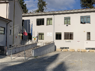 Abruzzo - Choc lungo la costa: 17enne disabile gettato in un cassonetto